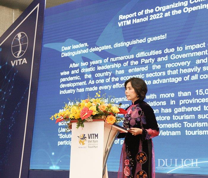 Bà Cao Thị Ngọc Lan, Phó chủ tịch, Tổng thư ký VITA  phát biểu tại hội chợ
